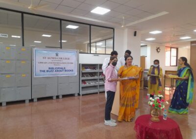 Bibliophile: The Buzz About Books