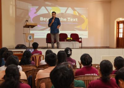 Workshop on "Beyond Text" Enhances Journalism Students' Digital Skills